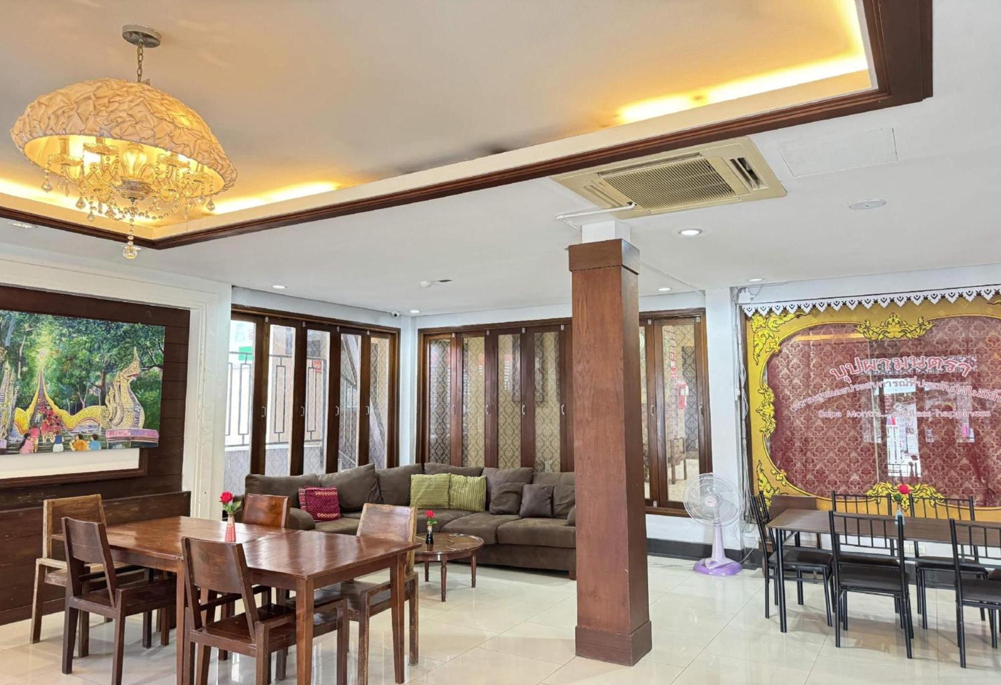 Collection O Bupamontra Chiangmai Hotel Chiang Mai Exterior foto
